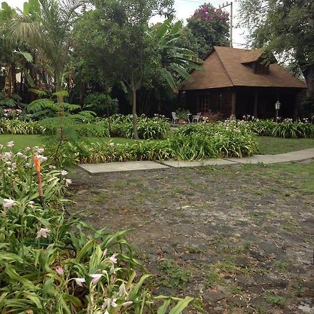 Отель Hacienda San Pedro Uruapan  Экстерьер фото