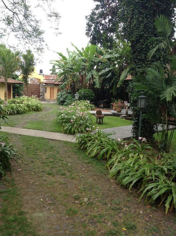 Отель Hacienda San Pedro Uruapan  Экстерьер фото